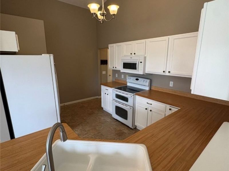 1192 Chaucer Circle, Akron, OH 44312 Photo 9