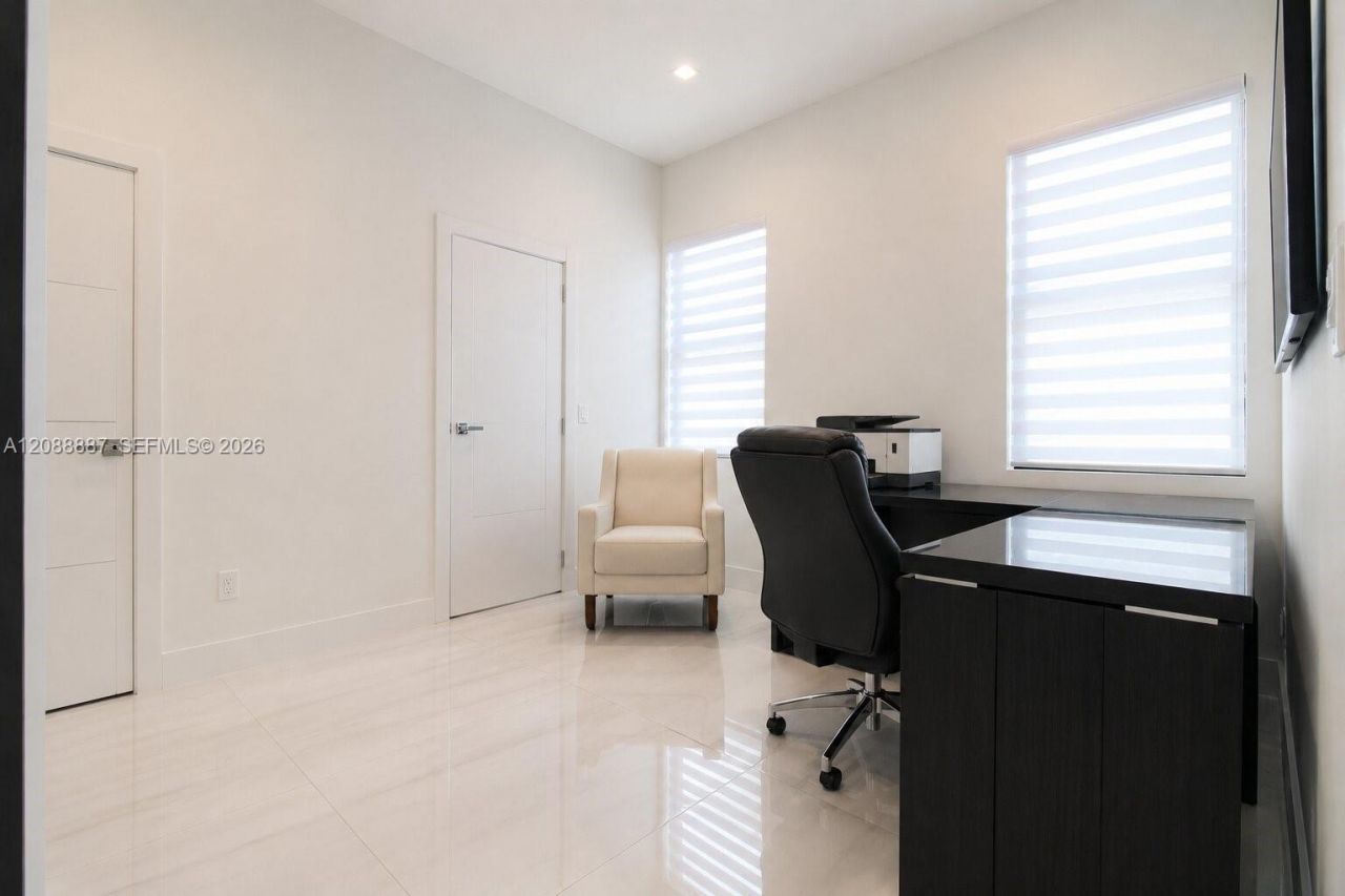 8872 NW 181st St , Hialeah Gardens, FL 33018 Photo