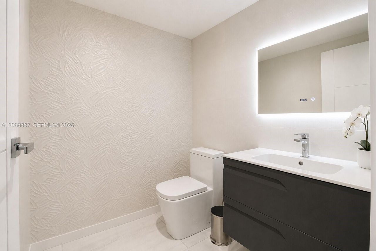 8872 NW 181st St , Hialeah Gardens, FL 33018 Photo