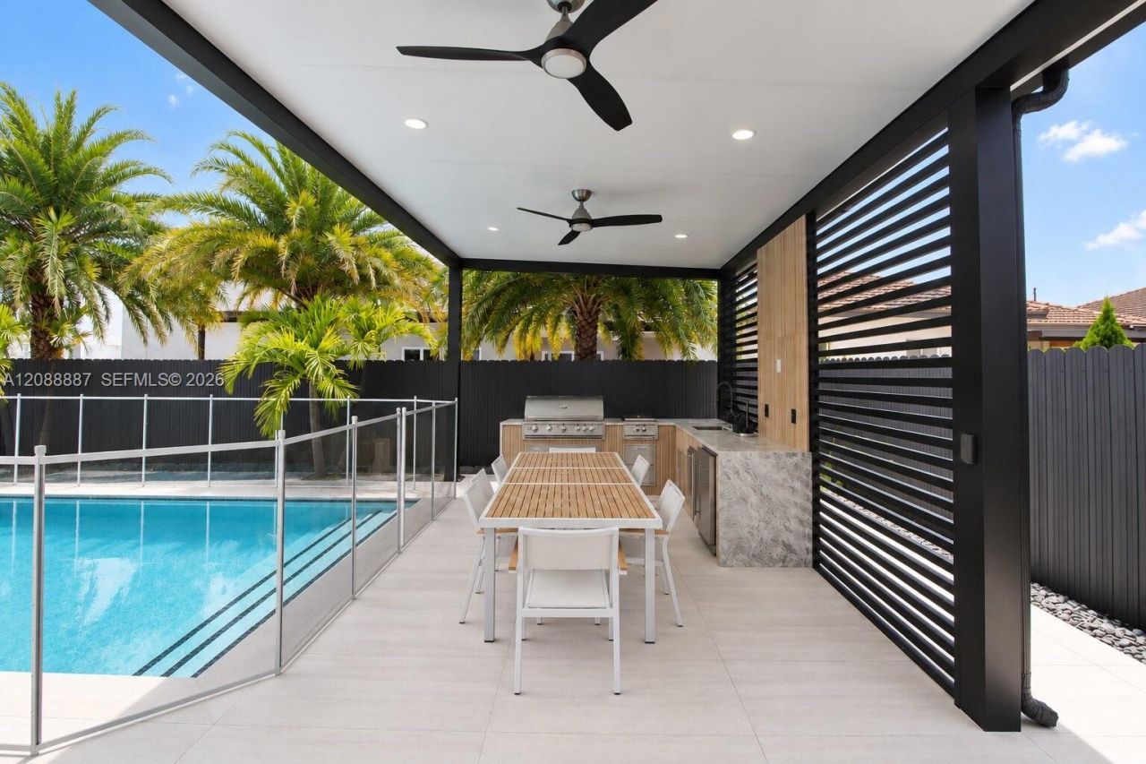 8872 NW 181st St , Hialeah Gardens, FL 33018 Photo