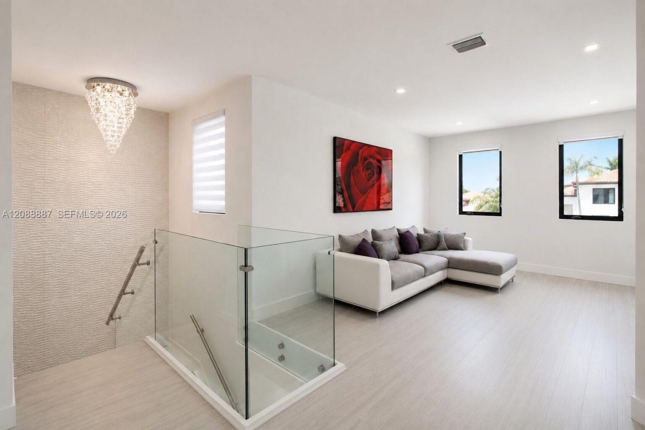 8872 NW 181st St , Hialeah Gardens, FL 33018 Photo