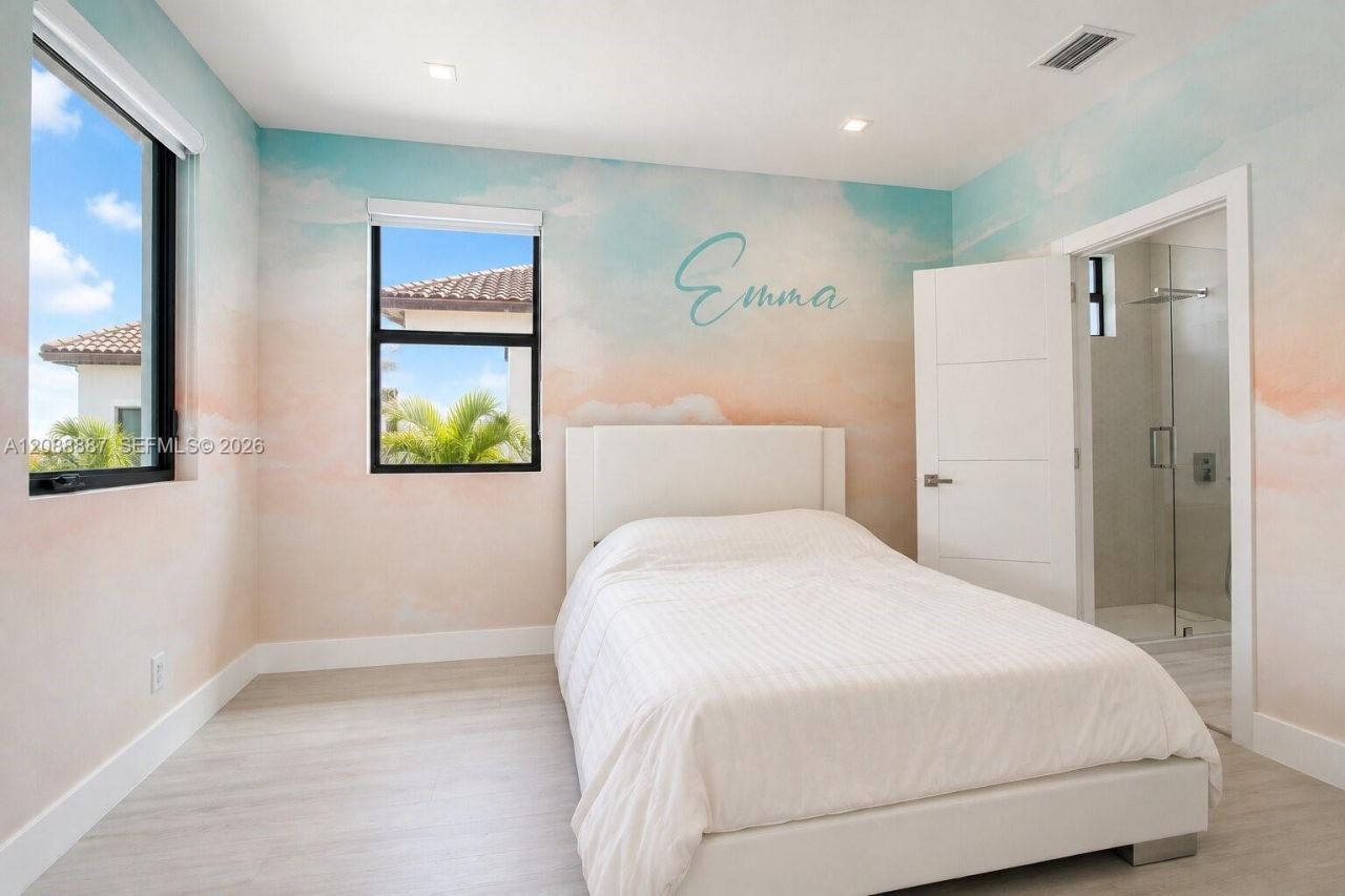 8872 NW 181st St , Hialeah Gardens, FL 33018 Photo