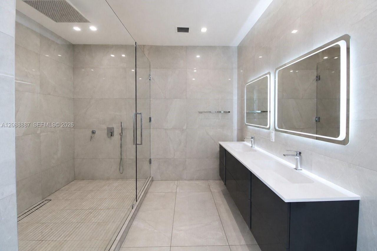 8872 NW 181st St , Hialeah Gardens, FL 33018 Photo