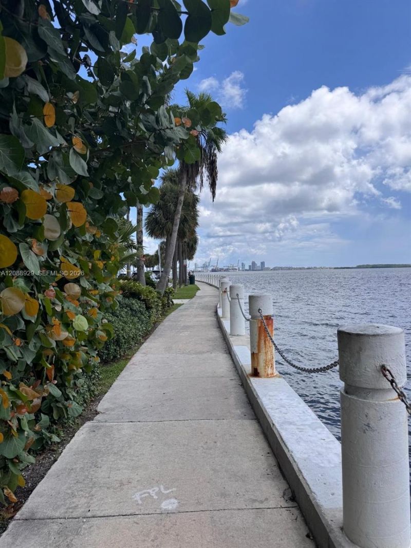 200 SE 15th Rd , Unit 7D, Miami, FL 33129 Photo