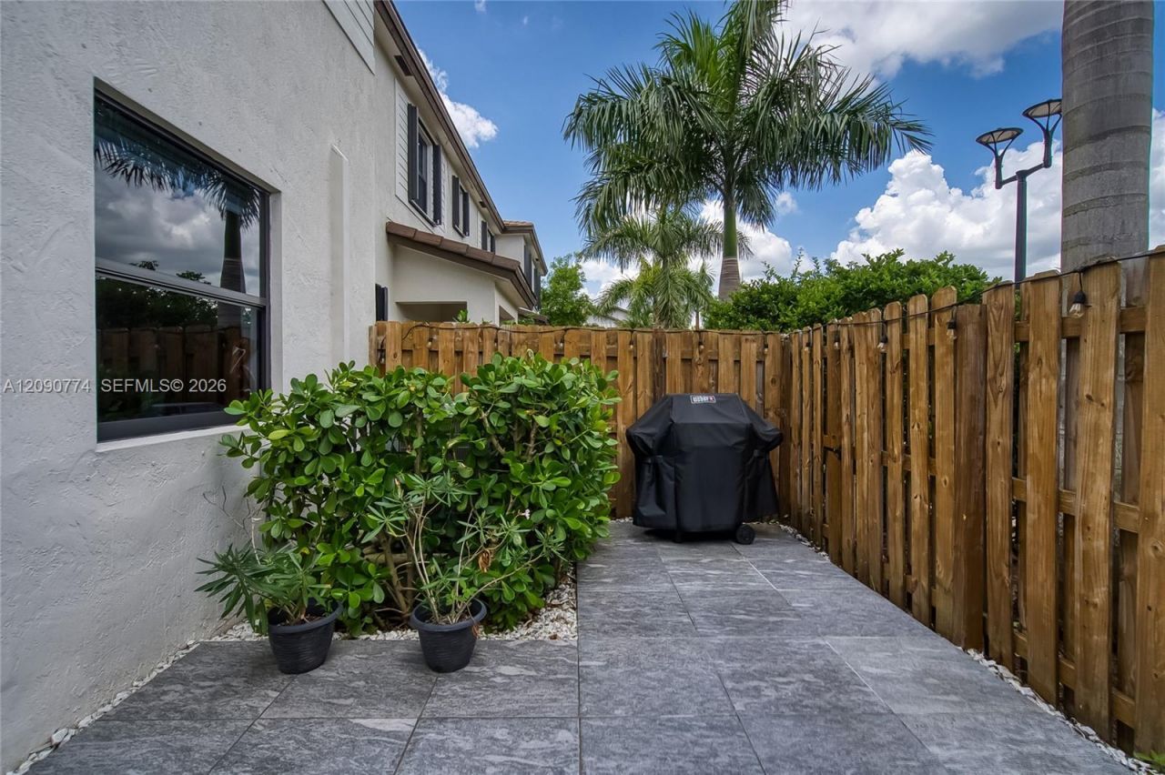 15981 SW 2nd Pl , Pembroke Pines, FL 33027 Photo