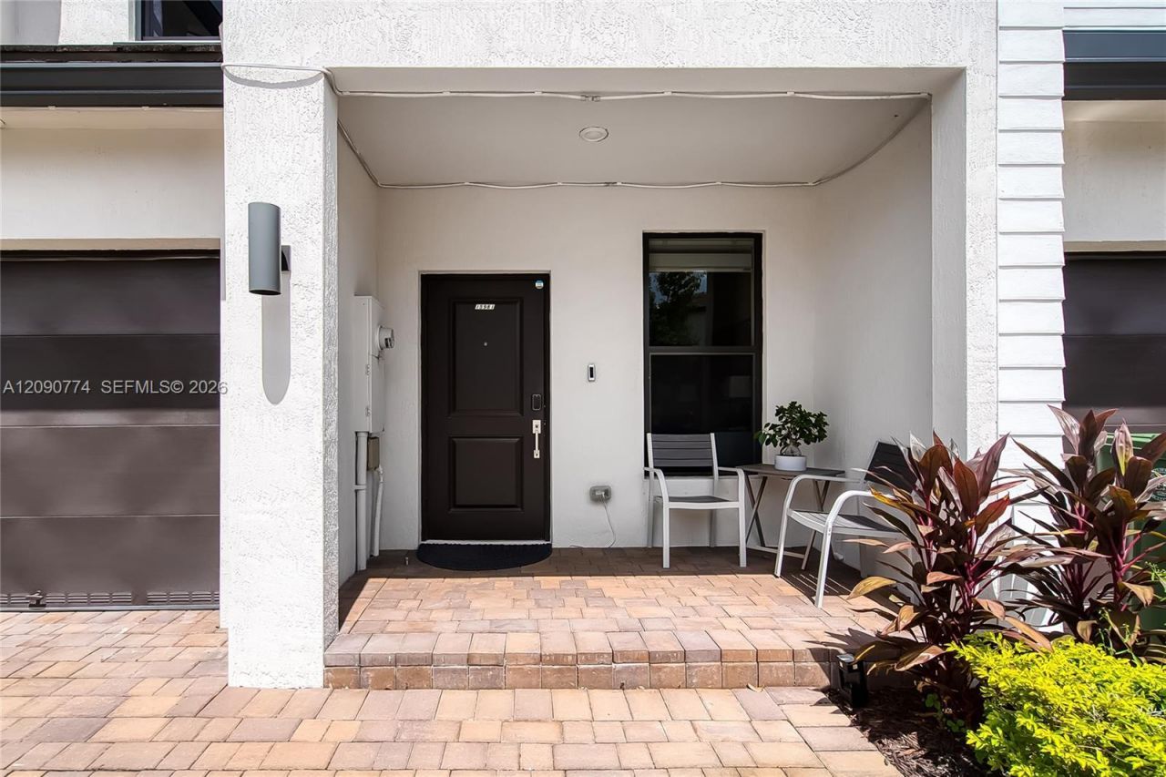 15981 SW 2nd Pl , Pembroke Pines, FL 33027 Photo