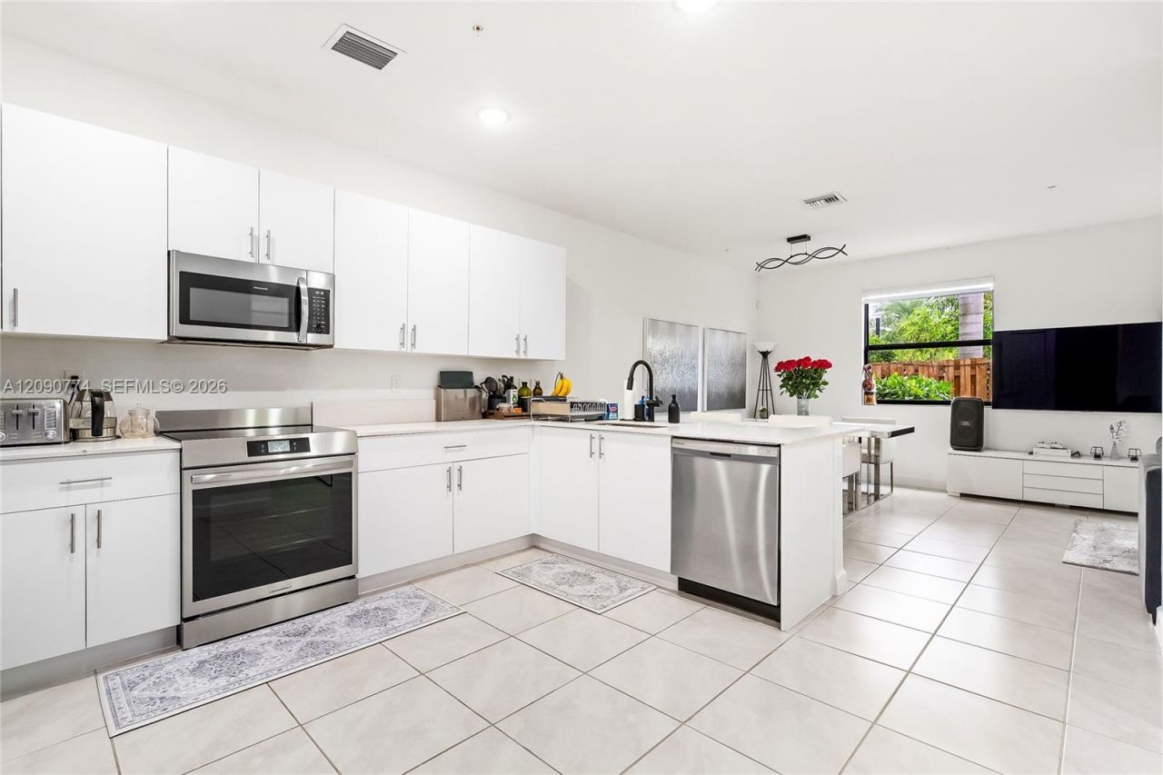 15981 SW 2nd Pl , Pembroke Pines, FL 33027 Photo