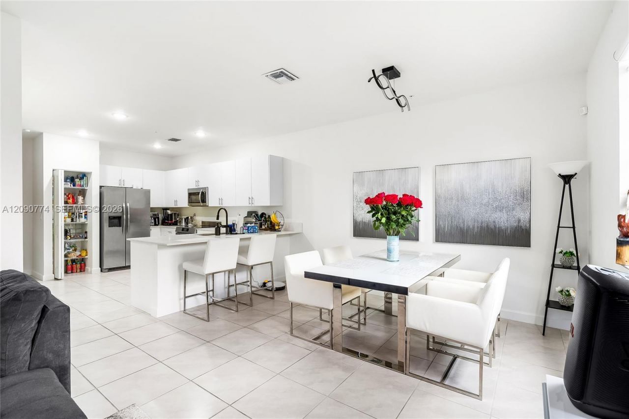 15981 SW 2nd Pl , Pembroke Pines, FL 33027 Photo