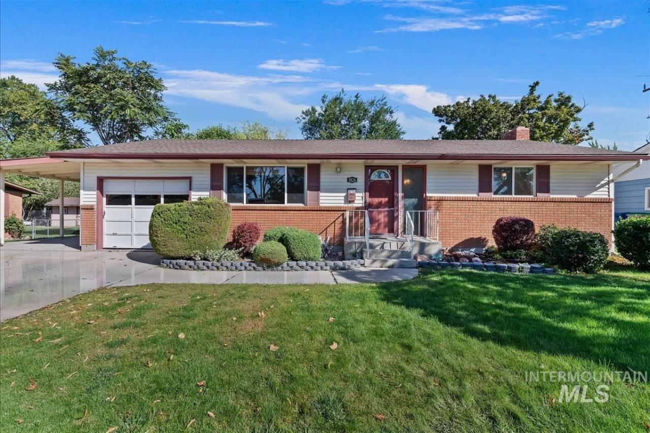 3826 W Pasadena Dr, Boise, ID 83705 Main Photo