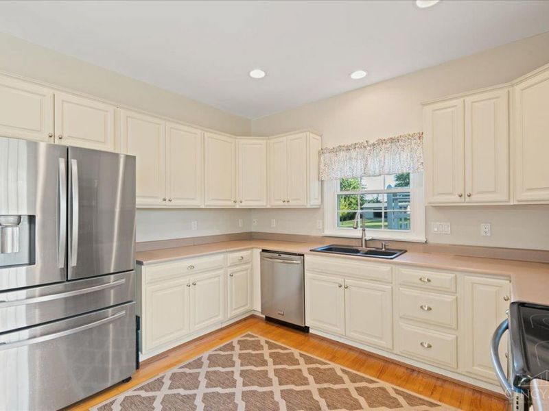1334 LeeBe Drive, Sterling Township, OH 45176 Photo 9