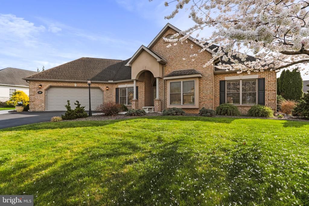 220 Woodvale Drive, Chambersburg, PA 17201 Main Photo