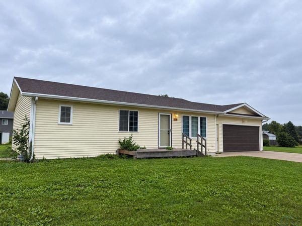 1810 Ave. I, Hawarden, IA 51023