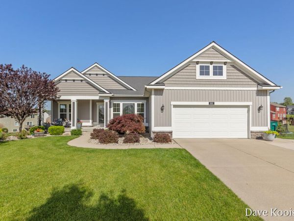 1011 Dreamfield Drive SE, Byron Center, MI 49315