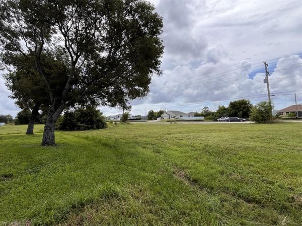 2847 Embers PKWY W, CAPE CORAL, FL 33993