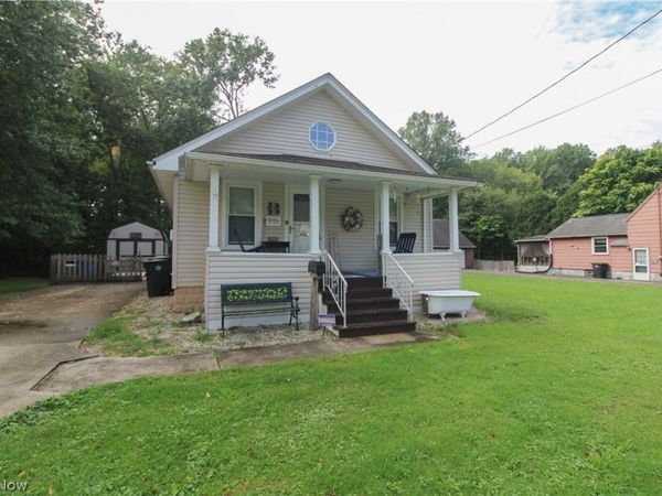 1069 Raymond Street NW, Warren, OH 44485
