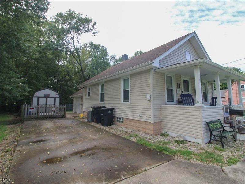 1069 Raymond Street NW, Warren, OH 44485 Photo 3
