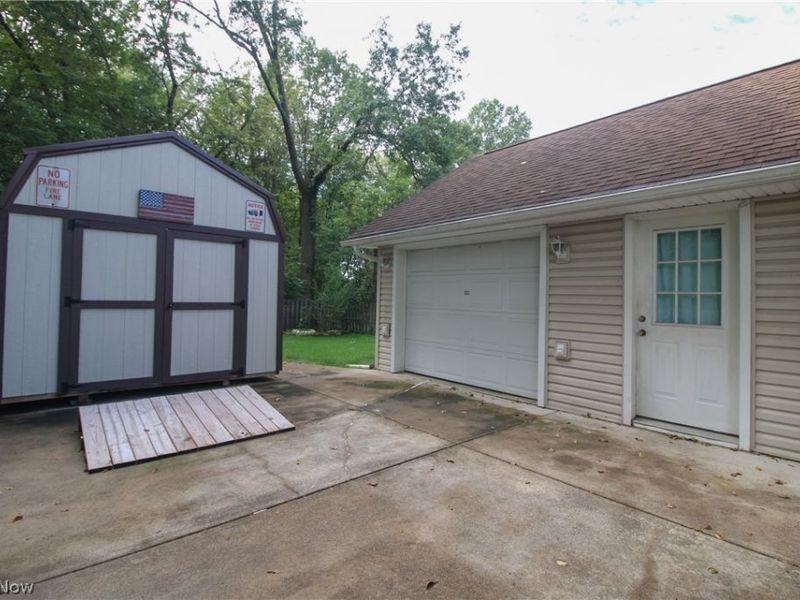 1069 Raymond Street NW, Warren, OH 44485 Photo 5