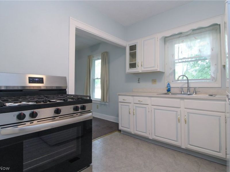 1069 Raymond Street NW, Warren, OH 44485 Photo 9