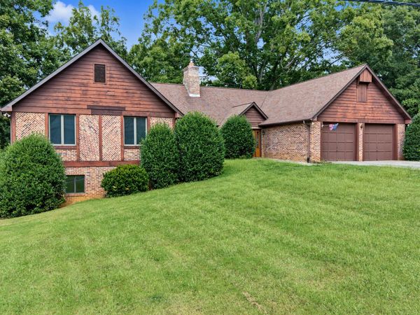 3911 Riverview Drive, Maryville, TN 37804