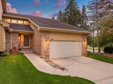 4797 Fairway Court, Unit 16, Waterford Township, Mi 48328
