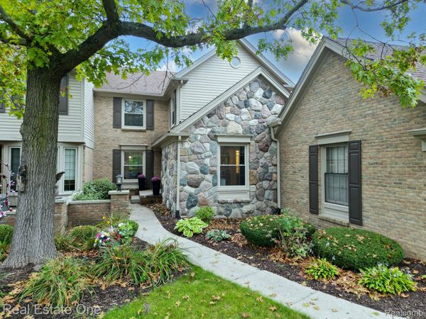4775 Pine Eagles Drive , Genoa Township, Mi 48116