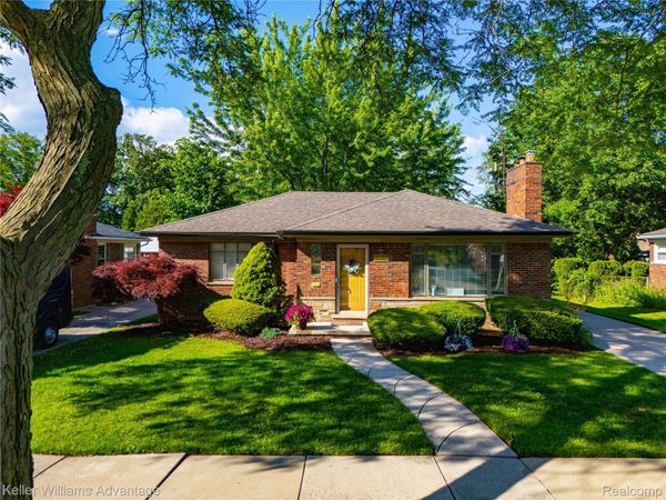 21407 Broadstone Street, Harper Woods, Mi 48225