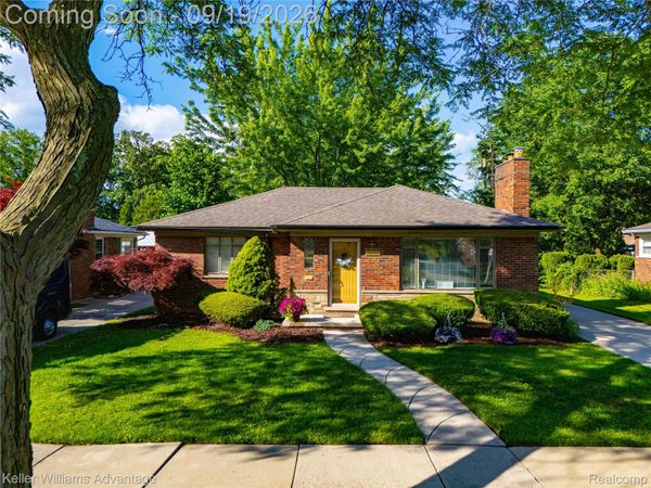 21407 Broadstone Street, Harper Woods, Mi 48225