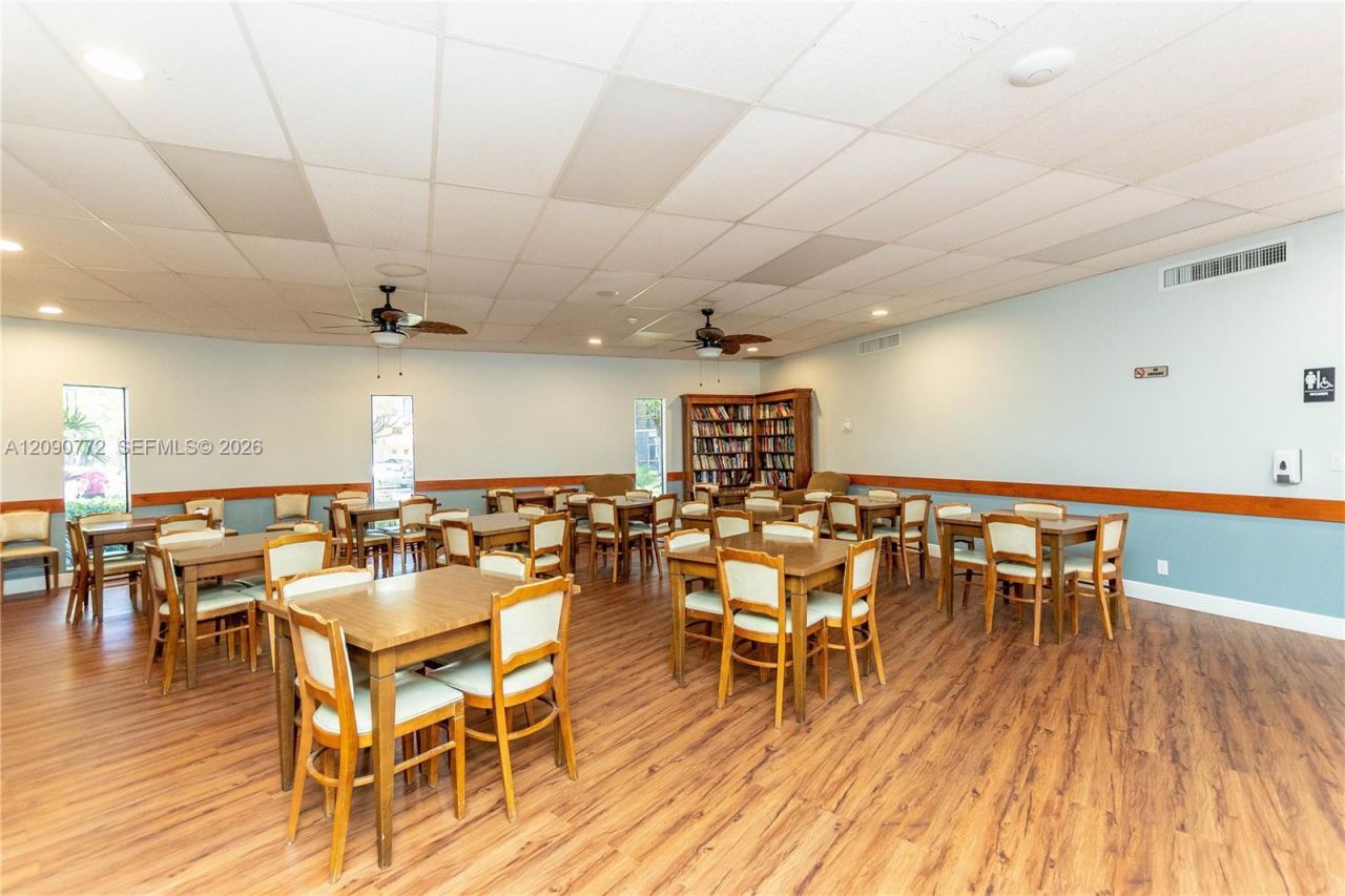 505 Briarwood Cir , Unit 2-59, Hollywood, FL 33024 Photo