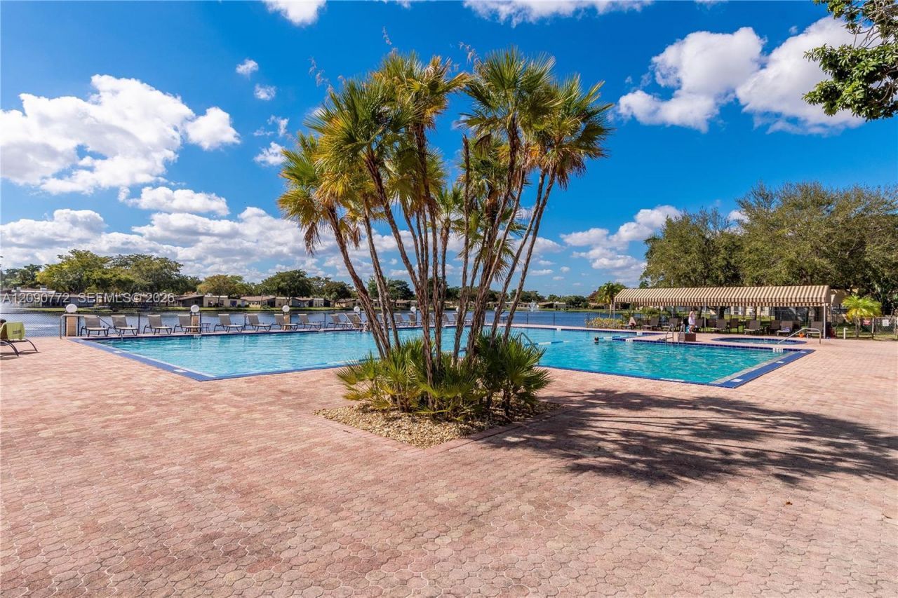 505 Briarwood Cir , Unit 2-59, Hollywood, FL 33024 Photo