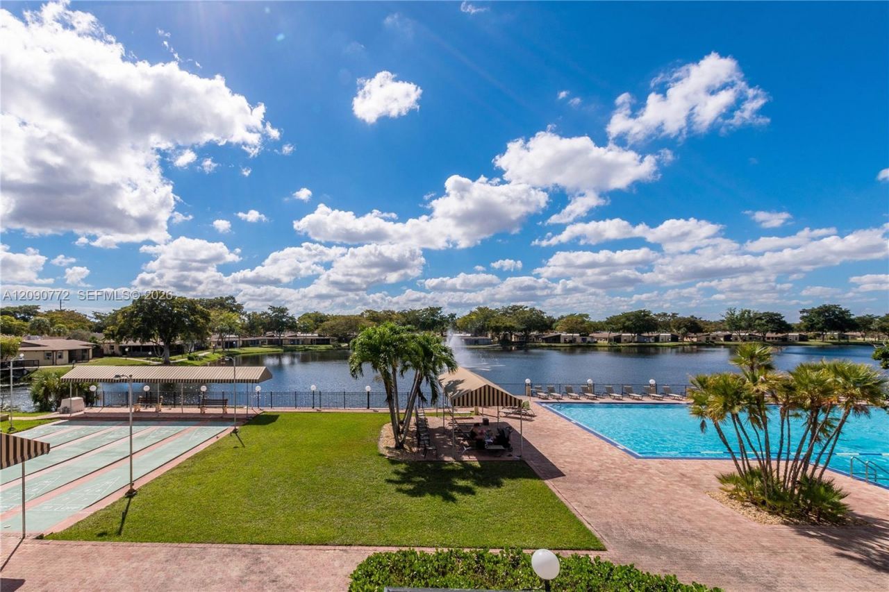 505 Briarwood Cir , Unit 2-59, Hollywood, FL 33024 Photo