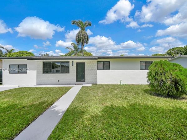 51 NW 161st St , Miami, FL 33169