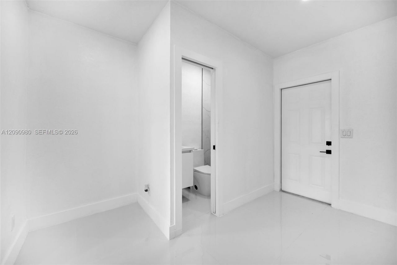 51 NW 161st St , Miami, FL 33169 Photo