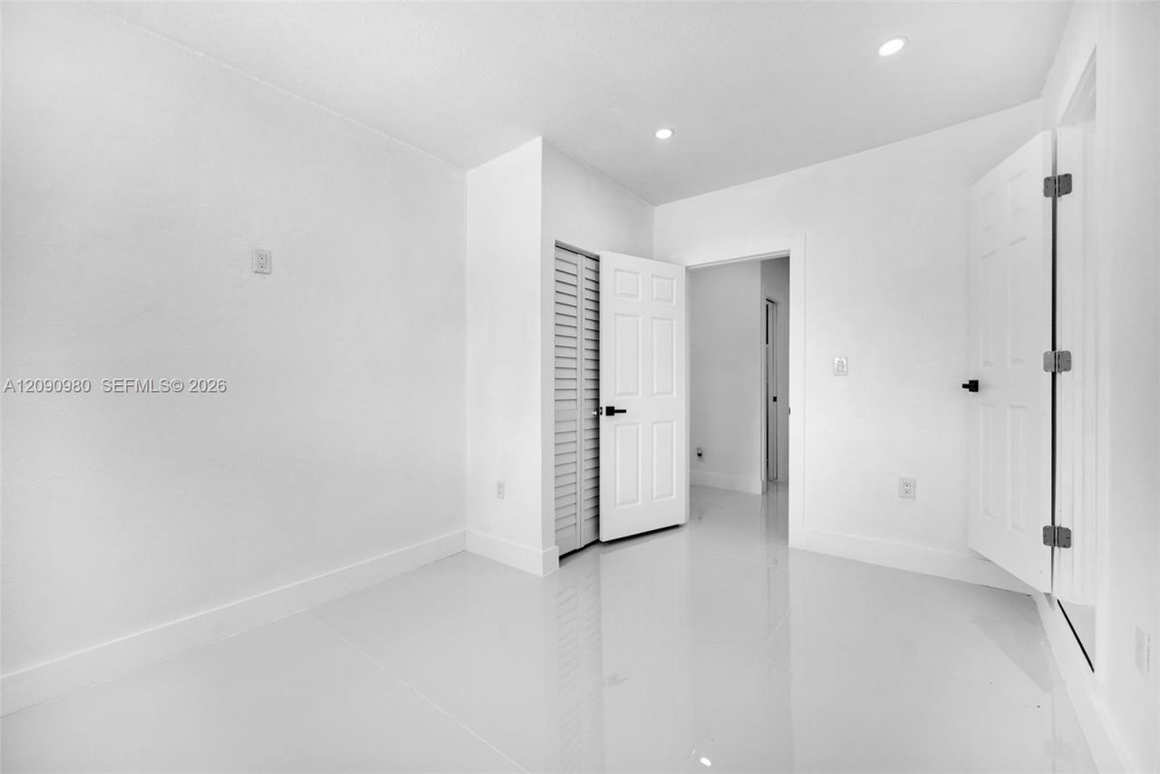 51 NW 161st St , Miami, FL 33169 Photo