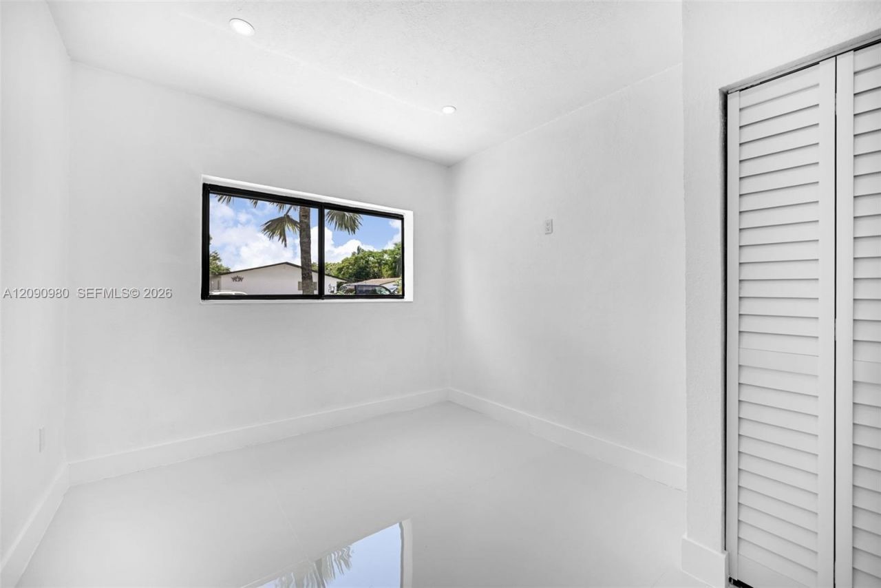 51 NW 161st St , Miami, FL 33169 Photo