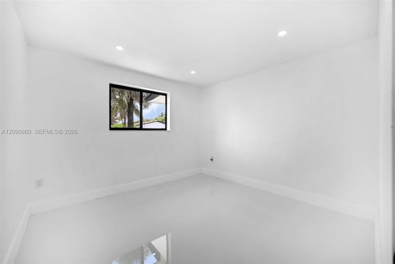 51 NW 161st St , Miami, FL 33169 Photo