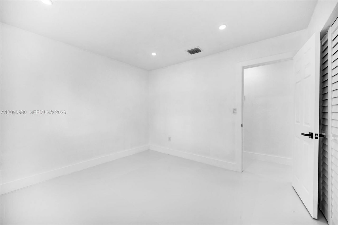 51 NW 161st St , Miami, FL 33169 Photo