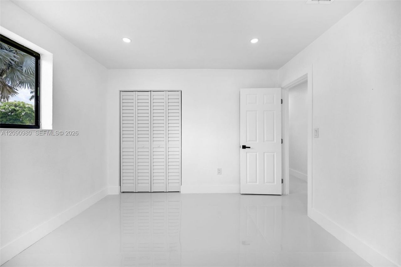 51 NW 161st St , Miami, FL 33169 Photo