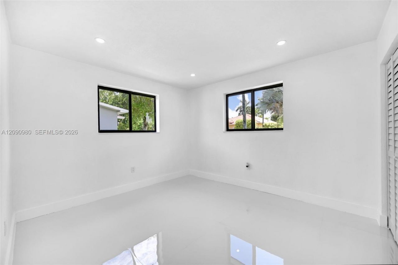 51 NW 161st St , Miami, FL 33169 Photo