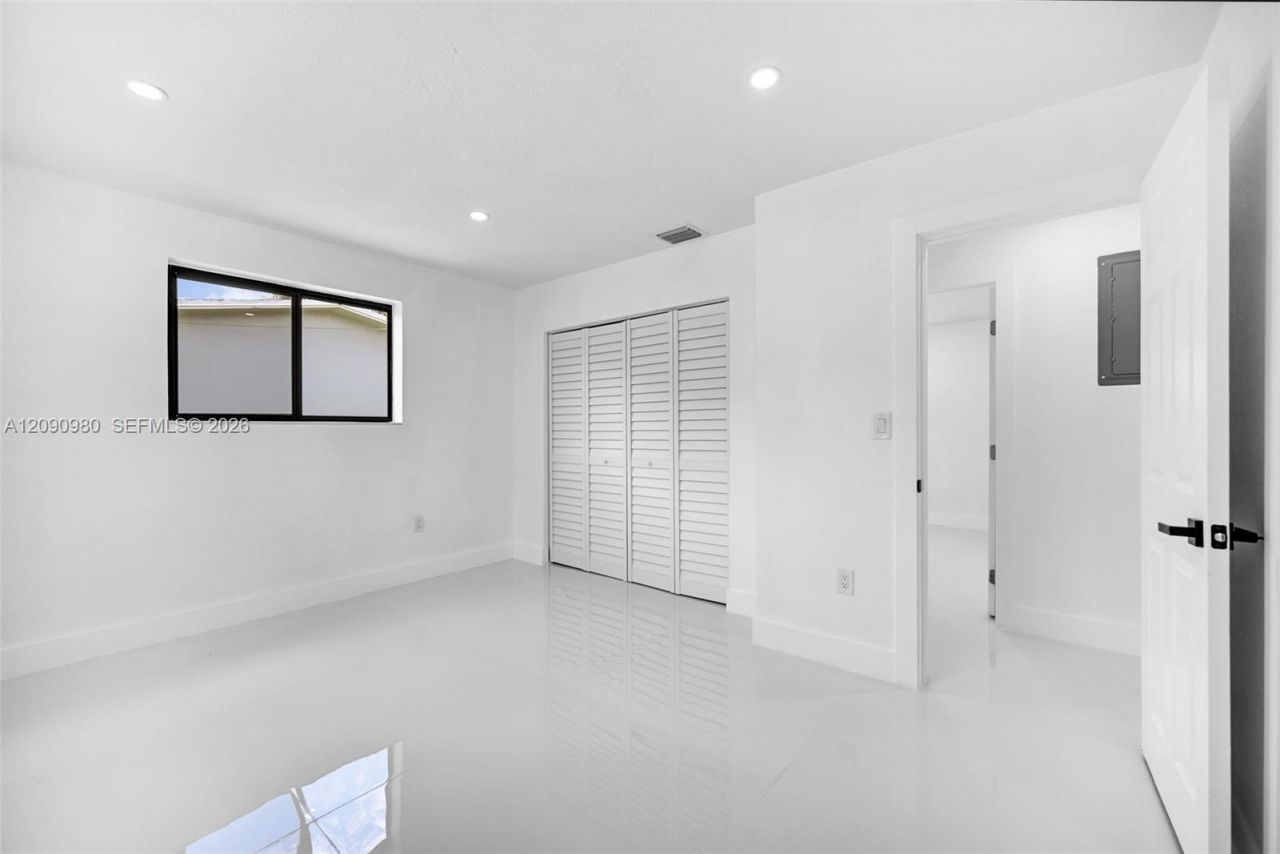 51 NW 161st St , Miami, FL 33169 Photo