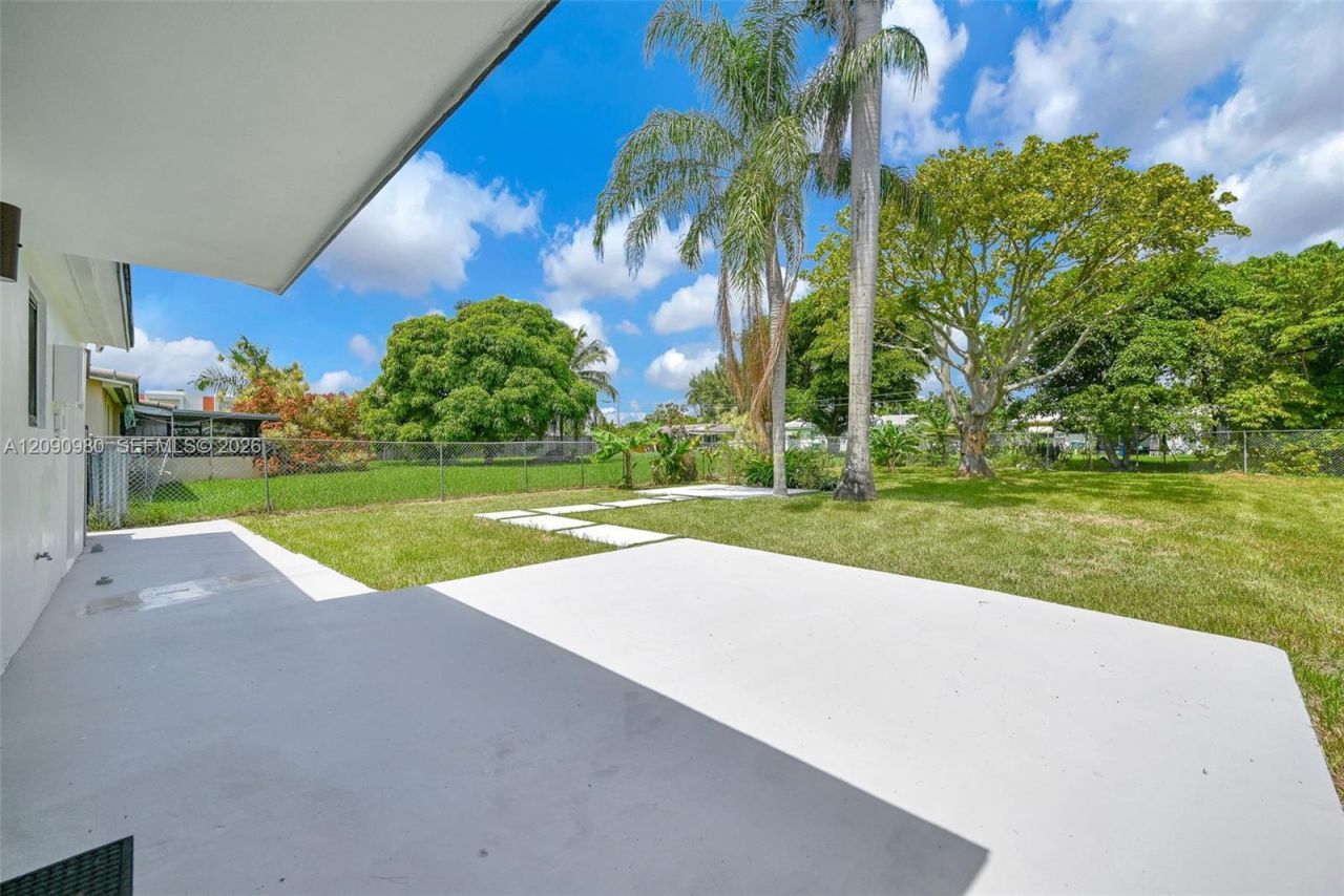 51 NW 161st St , Miami, FL 33169 Photo