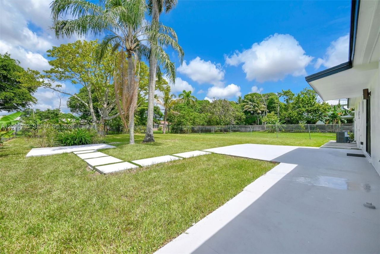 51 NW 161st St , Miami, FL 33169 Photo
