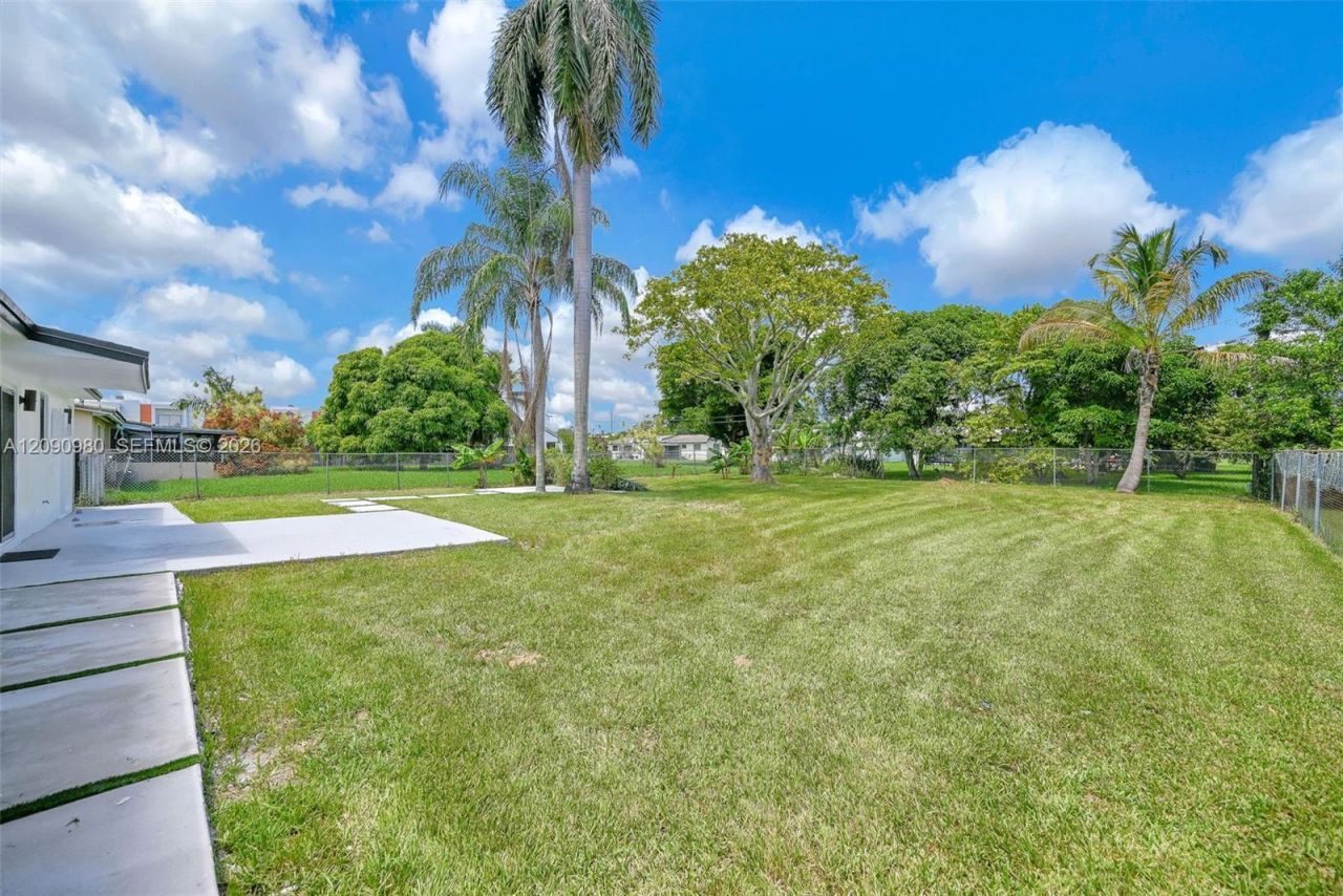 51 NW 161st St , Miami, FL 33169 Photo