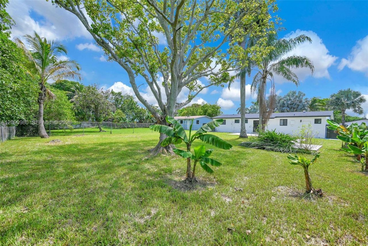 51 NW 161st St , Miami, FL 33169 Photo