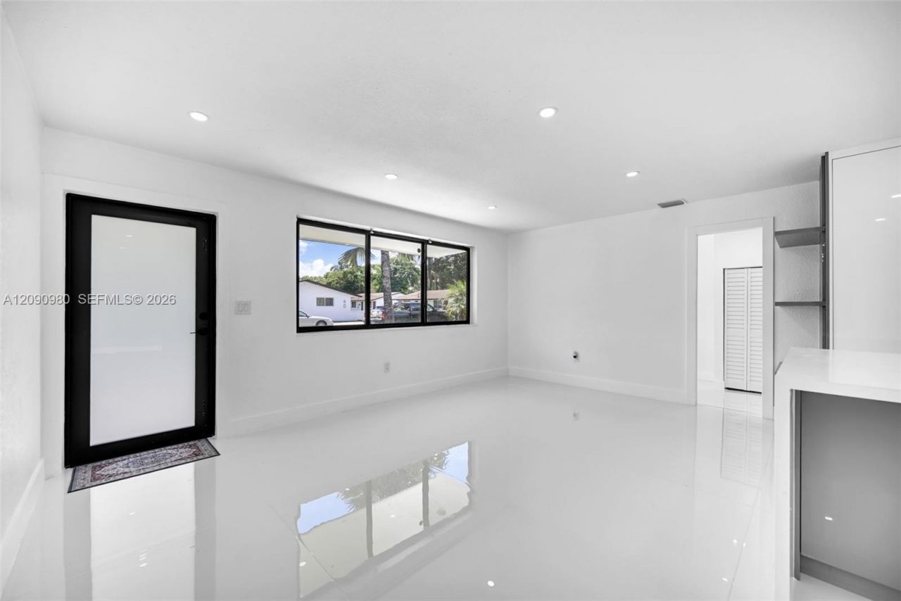51 NW 161st St , Miami, FL 33169 Photo