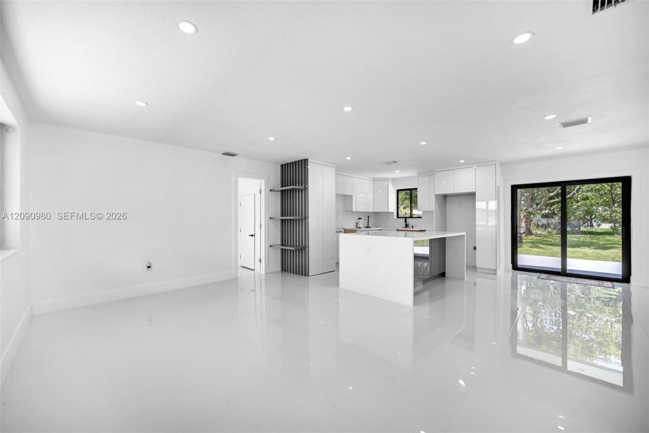 51 NW 161st St , Miami, FL 33169 Photo