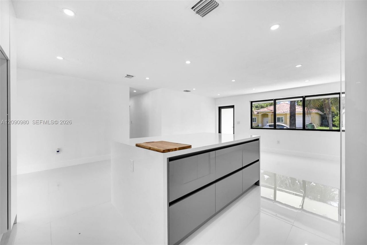 51 NW 161st St , Miami, FL 33169 Photo