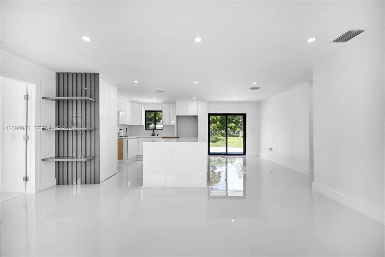 51 NW 161st St , Miami, FL 33169 Photo