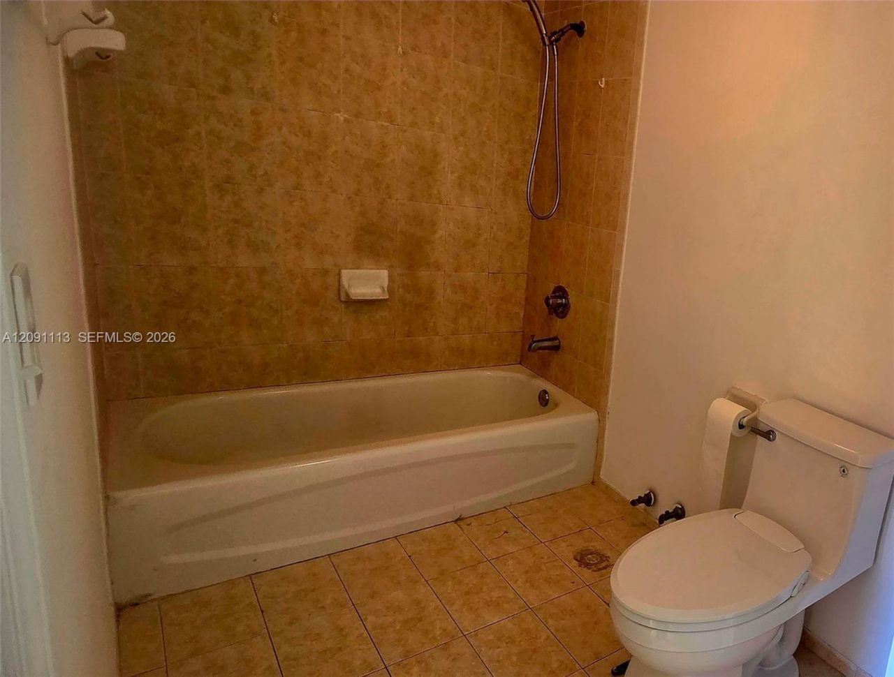 9300 Fontainebleau Blvd , Unit E213, Miami, FL 33172 Photo