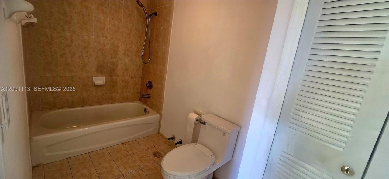 9300 Fontainebleau Blvd , Unit E213, Miami, FL 33172 Photo