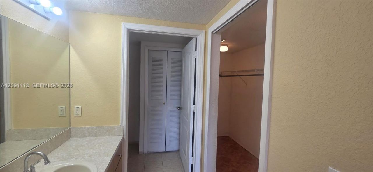9300 Fontainebleau Blvd , Unit E213, Miami, FL 33172 Photo